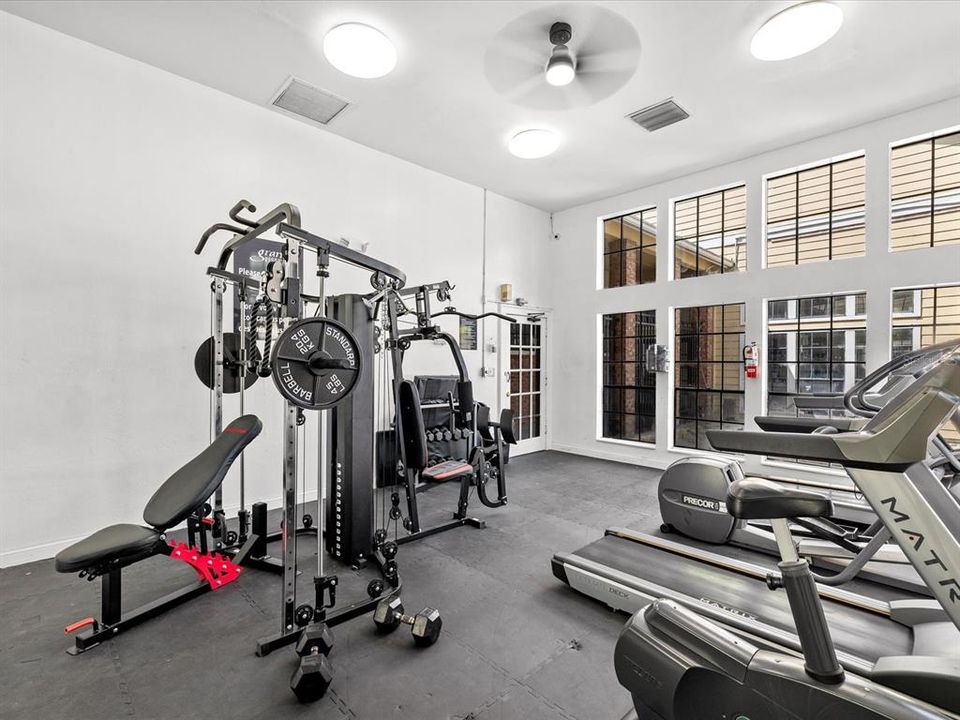 For Sale: $149,900 (1 beds, 1 baths, 684 Square Feet)
