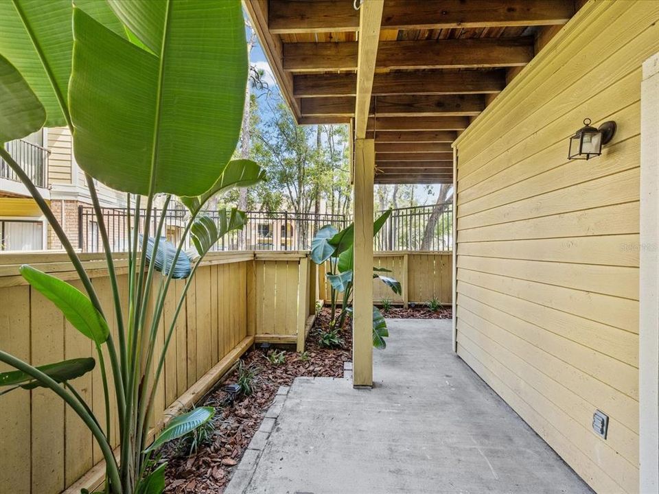 For Sale: $149,900 (1 beds, 1 baths, 684 Square Feet)