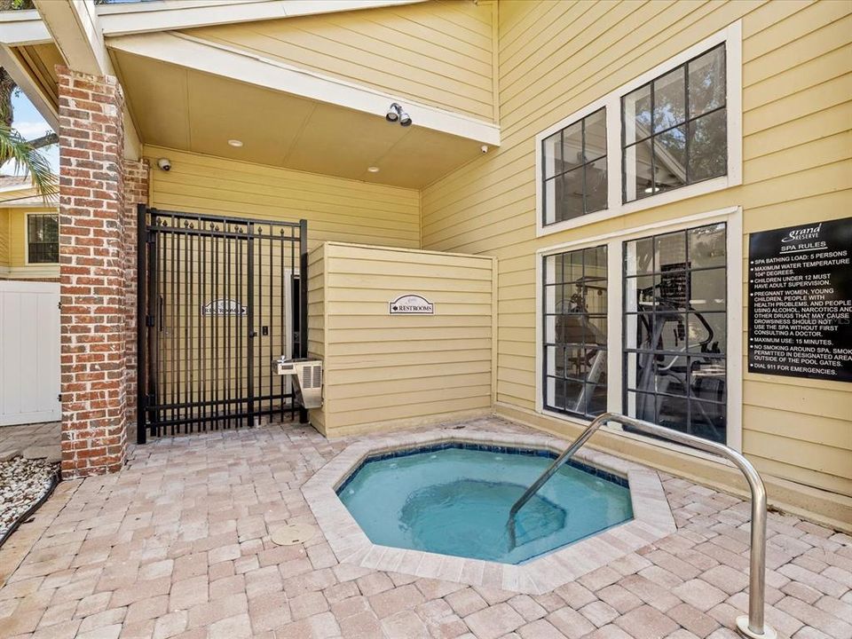 For Sale: $149,900 (1 beds, 1 baths, 684 Square Feet)