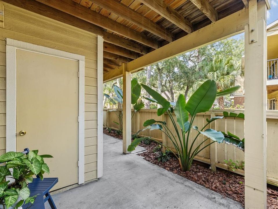 For Sale: $149,900 (1 beds, 1 baths, 684 Square Feet)