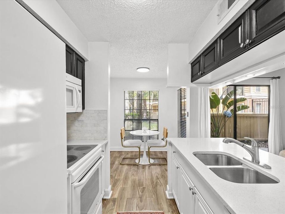 For Sale: $149,900 (1 beds, 1 baths, 684 Square Feet)