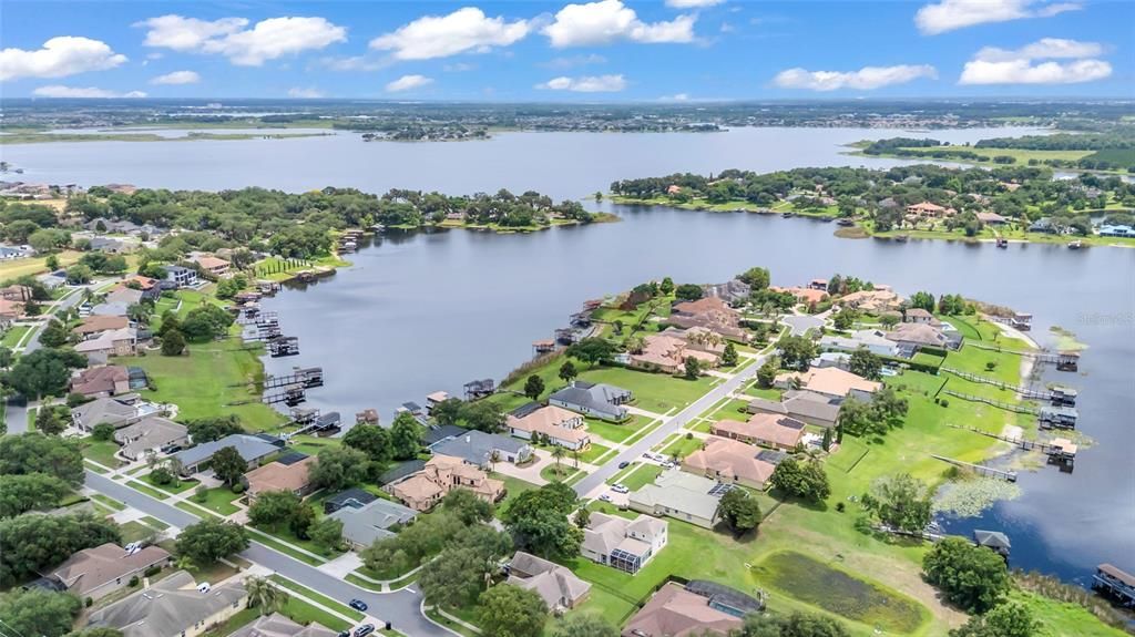 合同活跃: $695,000 (0.61 acres)