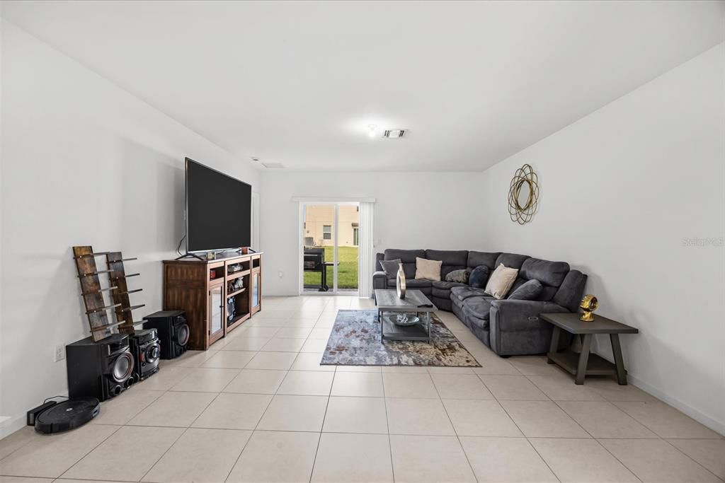 En Venta: $392,999 (5 camas, 2 baños, 2326 Pies cuadrados)