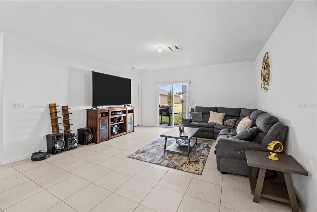 En Venta: $392,999 (5 camas, 2 baños, 2326 Pies cuadrados)