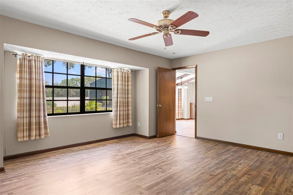 En Venta: $524,900 (3 camas, 2 baños, 2042 Pies cuadrados)