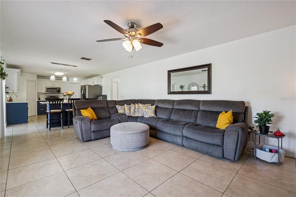 For Sale: $425,000 (4 beds, 2 baths, 2821 Square Feet)