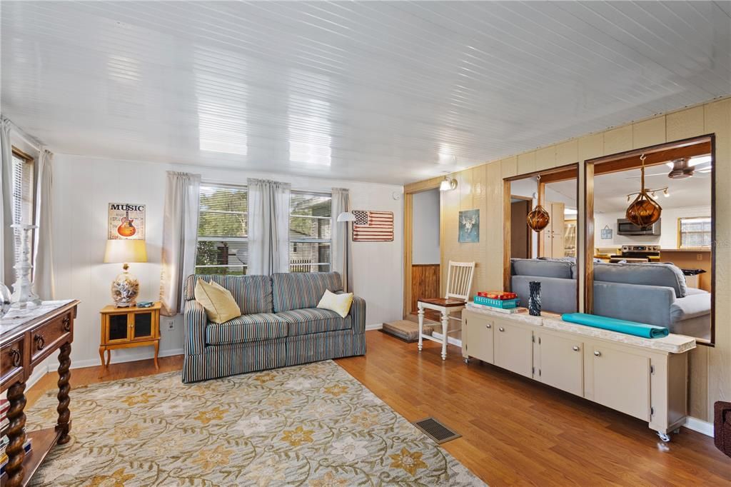 For Sale: $149,900 (3 beds, 2 baths, 1184 Square Feet)