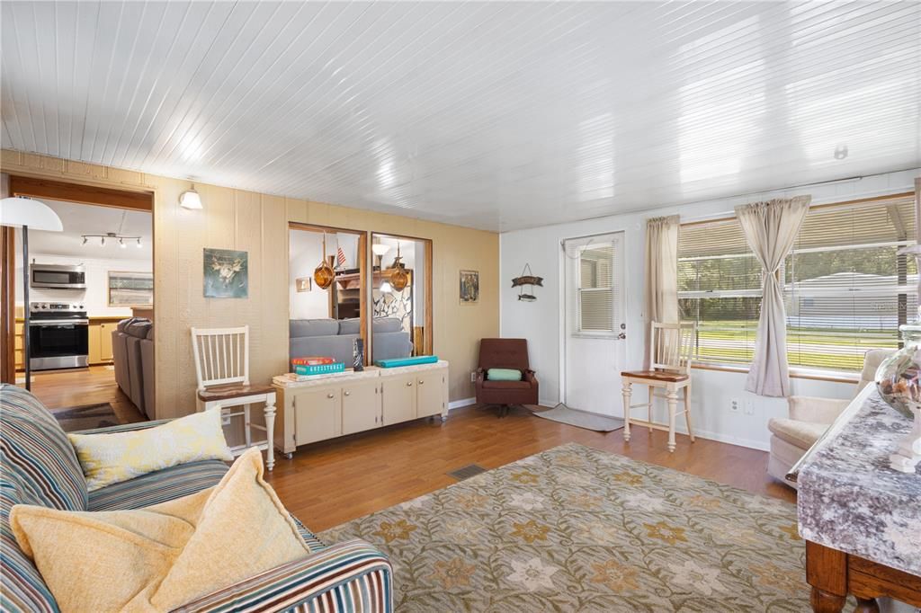 For Sale: $149,900 (3 beds, 2 baths, 1184 Square Feet)