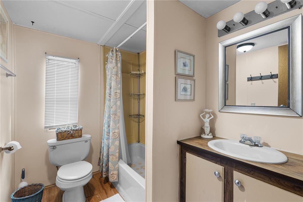 For Sale: $149,900 (3 beds, 2 baths, 1184 Square Feet)