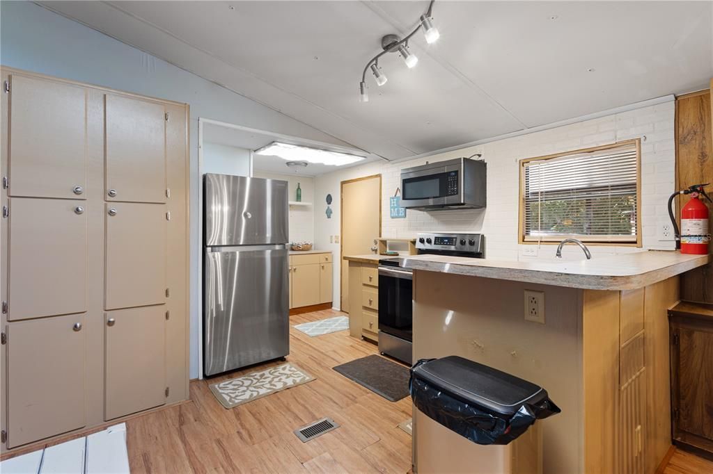 For Sale: $149,900 (3 beds, 2 baths, 1184 Square Feet)