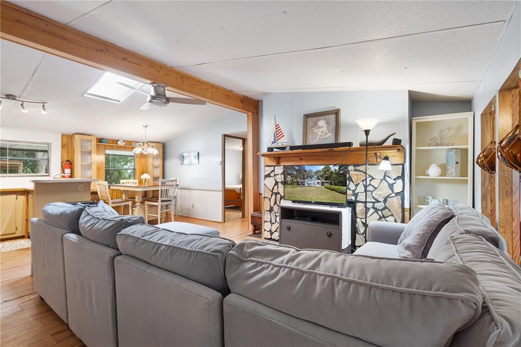 For Sale: $149,900 (3 beds, 2 baths, 1184 Square Feet)