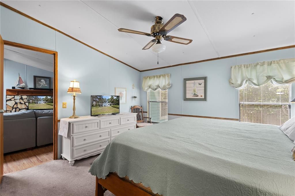 For Sale: $149,900 (3 beds, 2 baths, 1184 Square Feet)