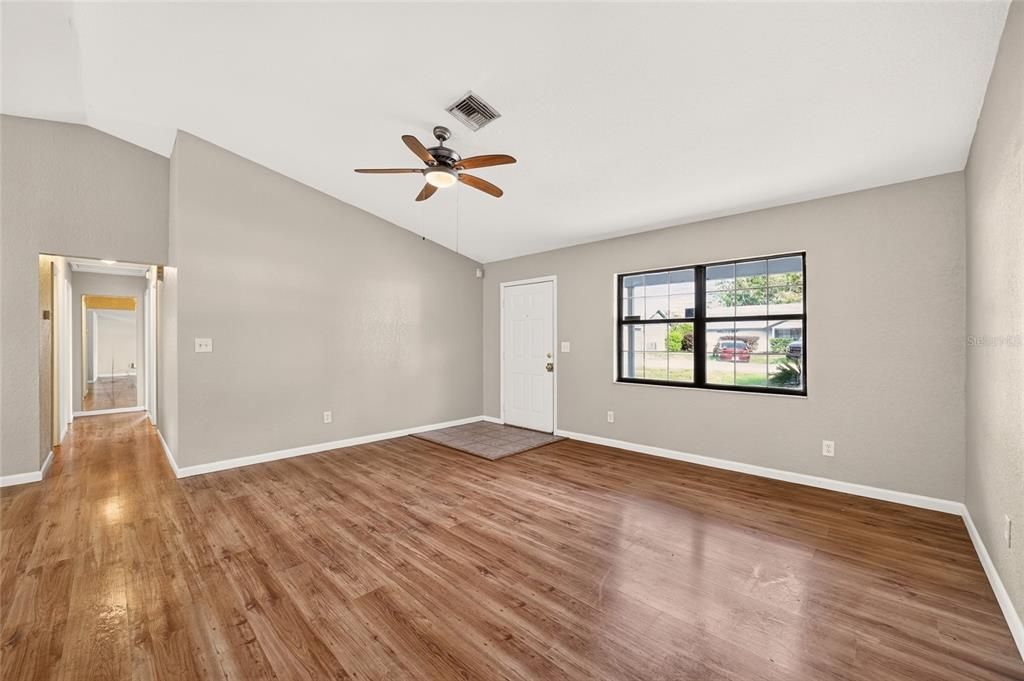 En Venta: $225,000 (3 camas, 2 baños, 1400 Pies cuadrados)