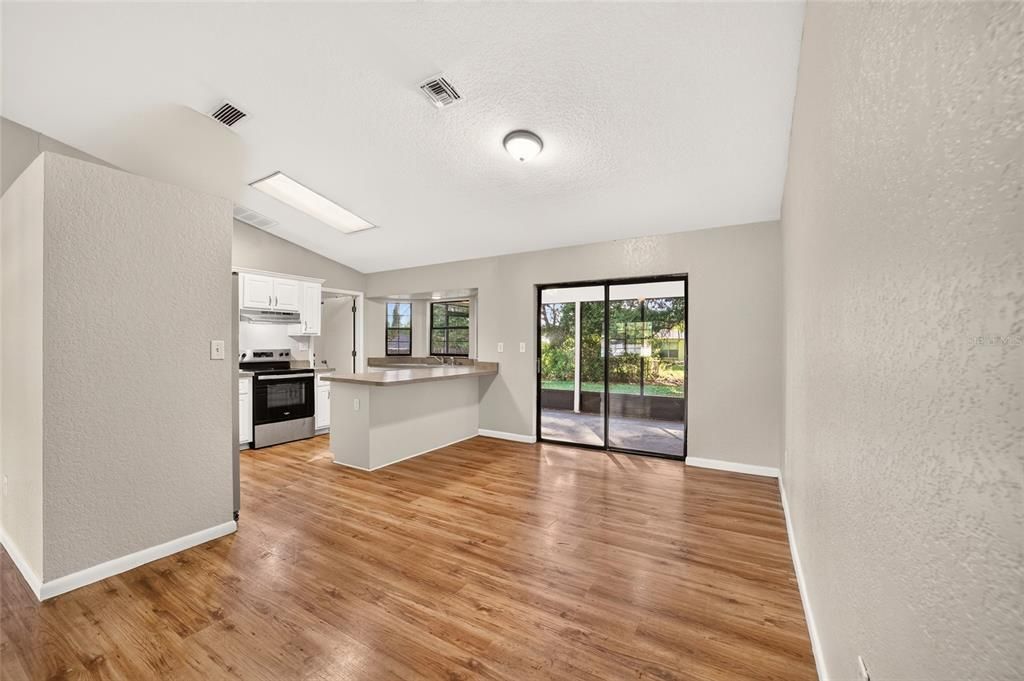 En Venta: $225,000 (3 camas, 2 baños, 1400 Pies cuadrados)