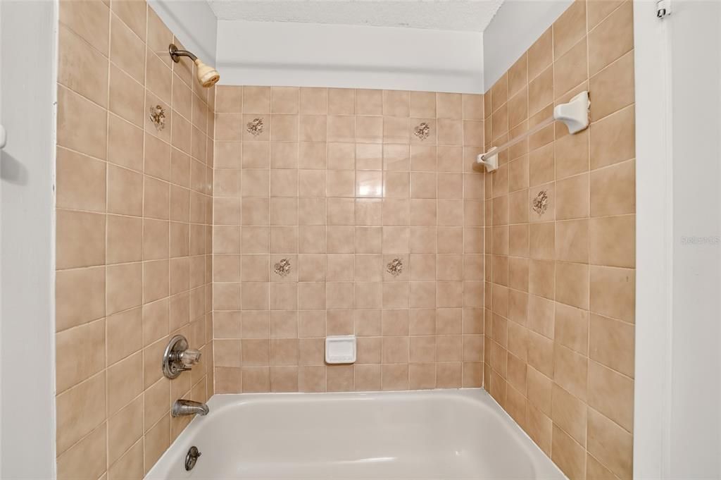 En Venta: $225,000 (3 camas, 2 baños, 1400 Pies cuadrados)