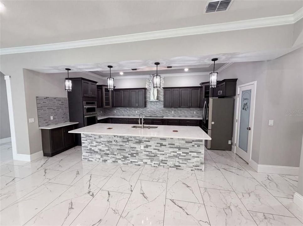 En Venta: $1,040,000 (4 camas, 3 baños, 3036 Pies cuadrados)