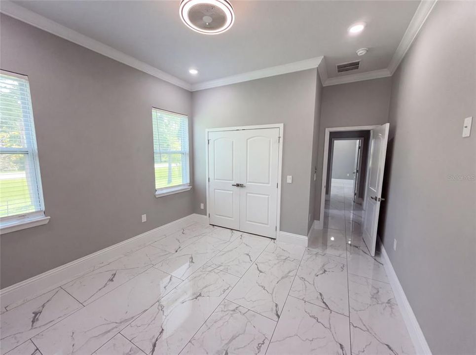 En Venta: $1,040,000 (4 camas, 3 baños, 3036 Pies cuadrados)
