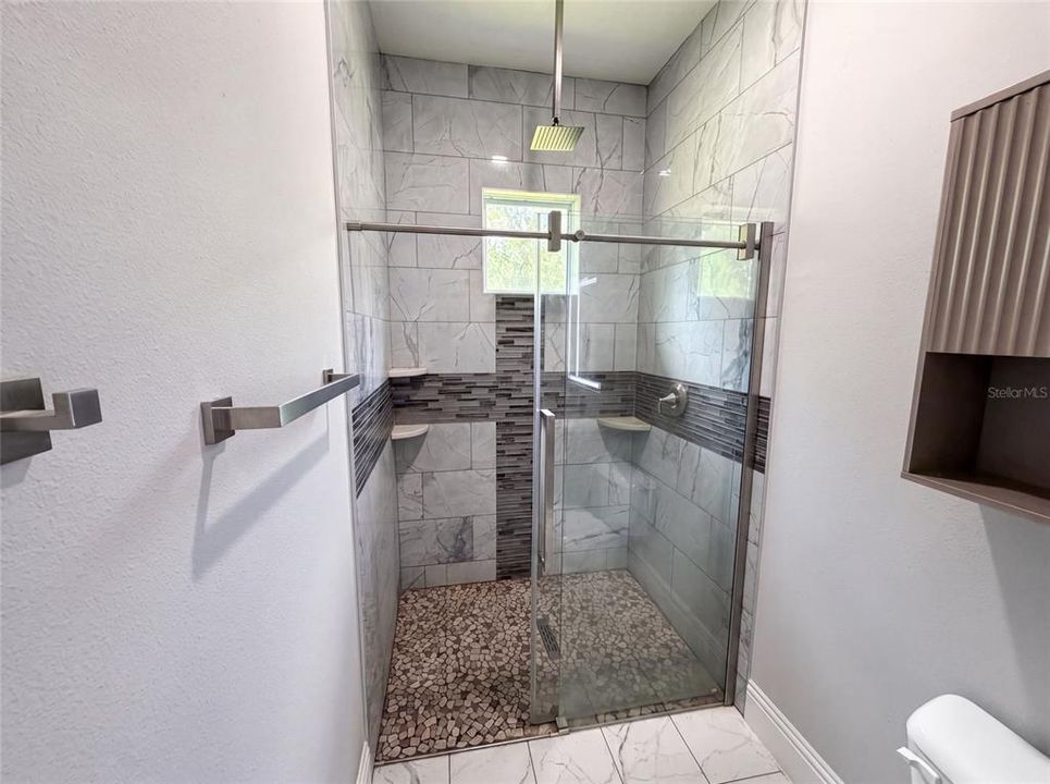 En Venta: $1,040,000 (4 camas, 3 baños, 3036 Pies cuadrados)
