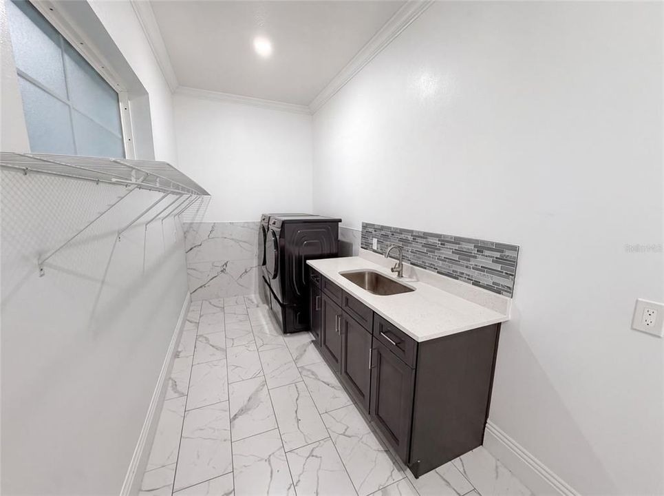 En Venta: $1,040,000 (4 camas, 3 baños, 3036 Pies cuadrados)