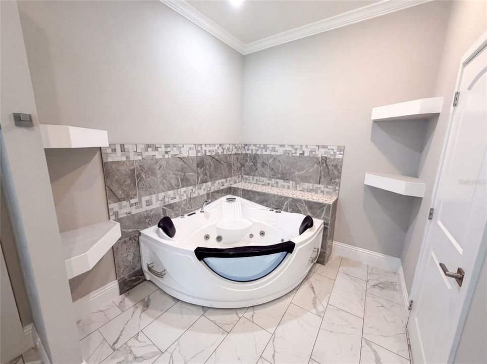 En Venta: $1,040,000 (4 camas, 3 baños, 3036 Pies cuadrados)