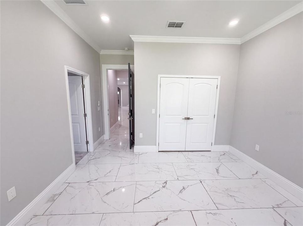 En Venta: $1,040,000 (4 camas, 3 baños, 3036 Pies cuadrados)