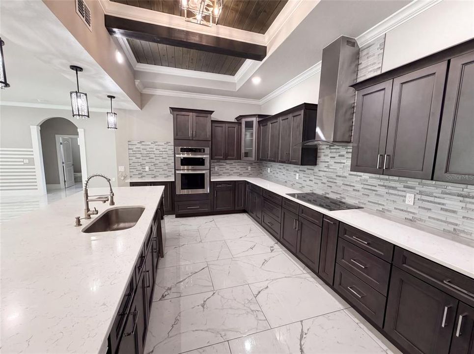 En Venta: $1,040,000 (4 camas, 3 baños, 3036 Pies cuadrados)