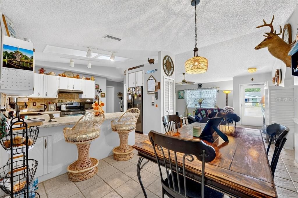 For Sale: $320,000 (3 beds, 2 baths, 1546 Square Feet)