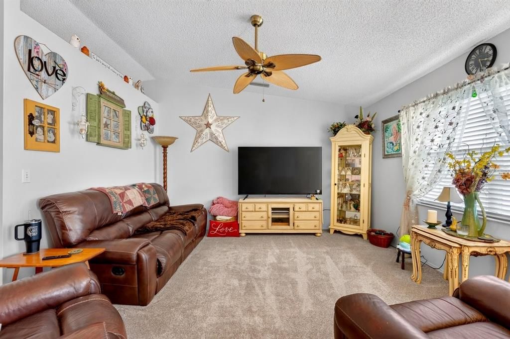 For Sale: $320,000 (3 beds, 2 baths, 1546 Square Feet)