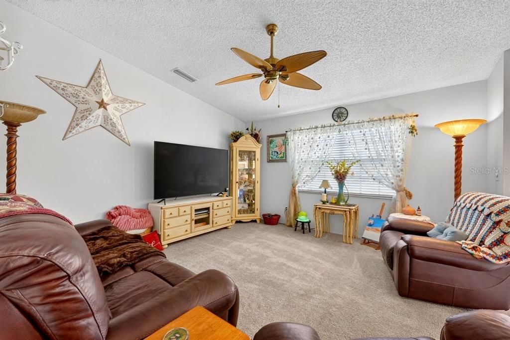 For Sale: $320,000 (3 beds, 2 baths, 1546 Square Feet)