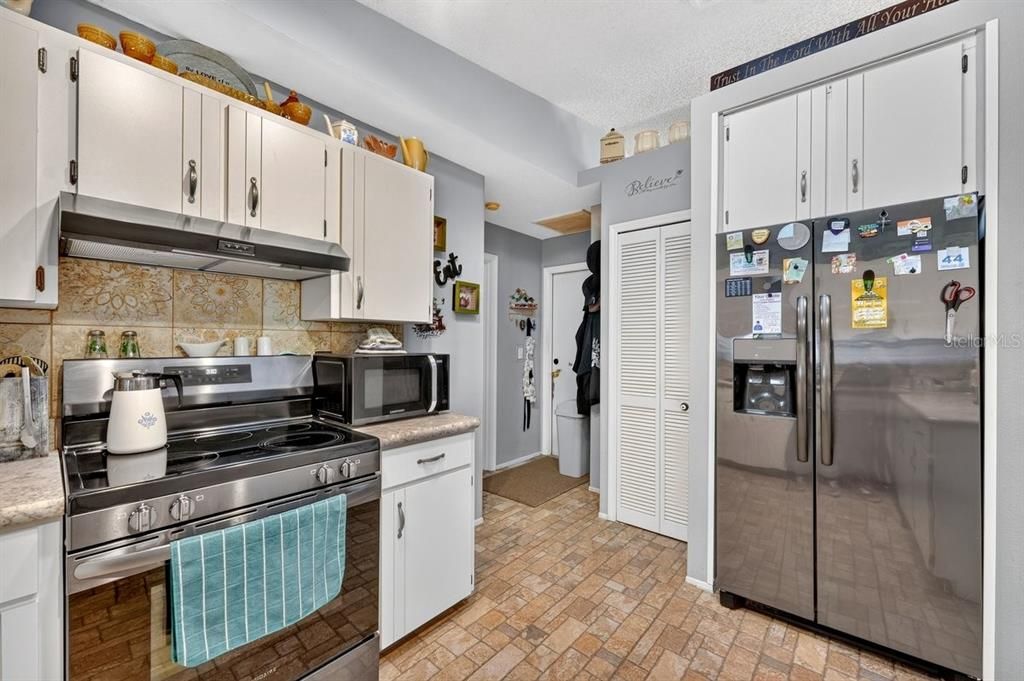For Sale: $320,000 (3 beds, 2 baths, 1546 Square Feet)