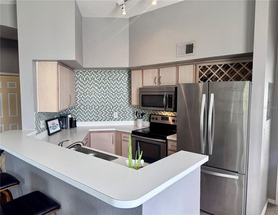 For Sale: $137,500 (1 beds, 1 baths, 842 Square Feet)