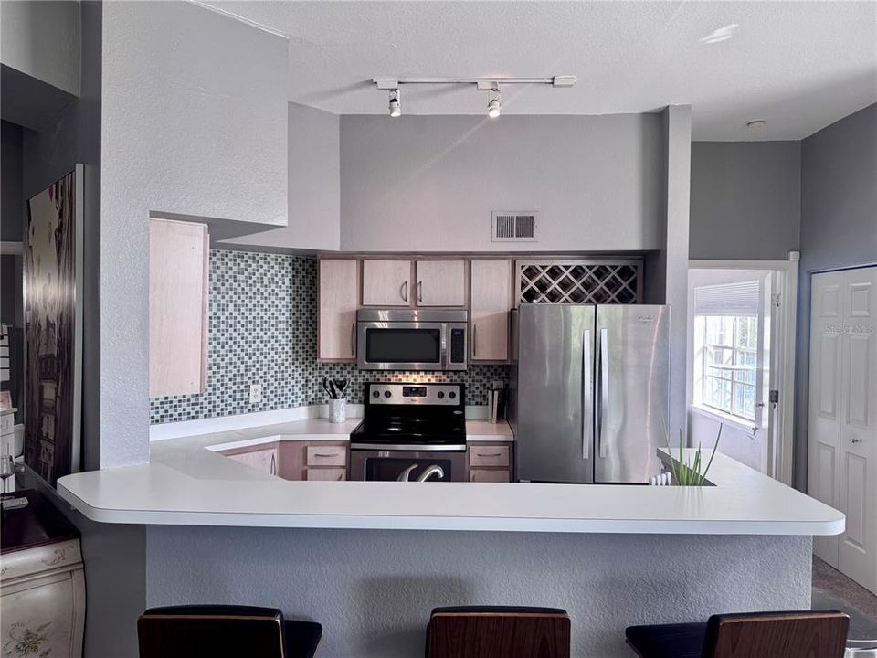 For Sale: $137,500 (1 beds, 1 baths, 842 Square Feet)