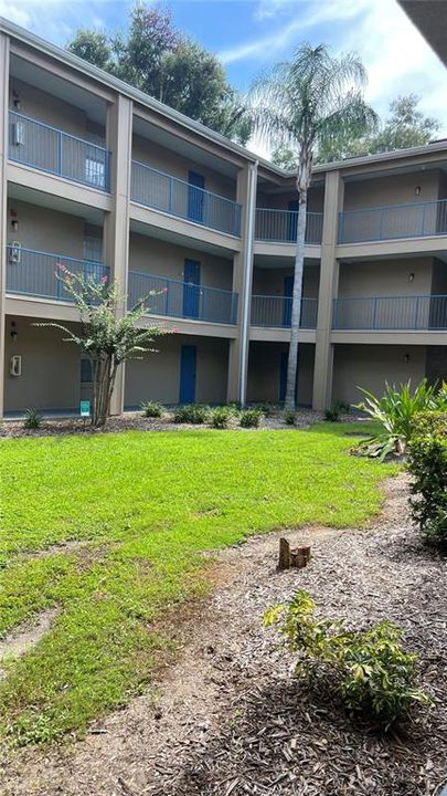 For Sale: $137,500 (1 beds, 1 baths, 842 Square Feet)
