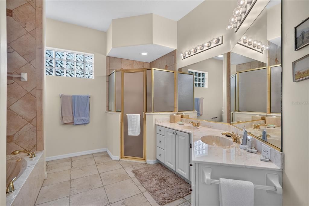 For Sale: $420,000 (2 beds, 2 baths, 2526 Square Feet)