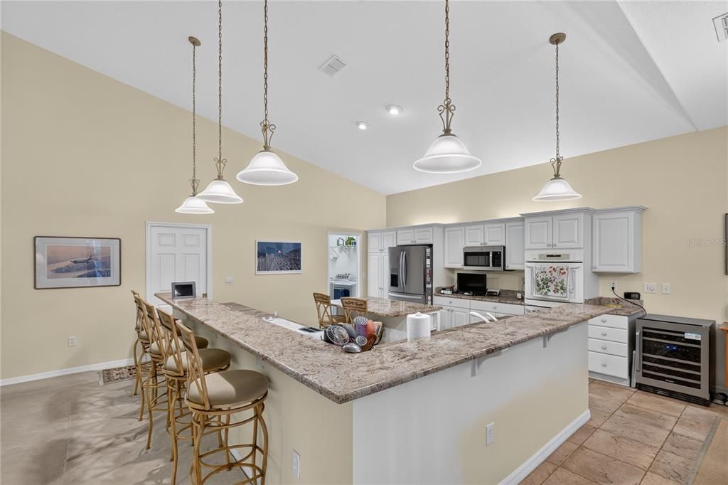 For Sale: $420,000 (2 beds, 2 baths, 2526 Square Feet)