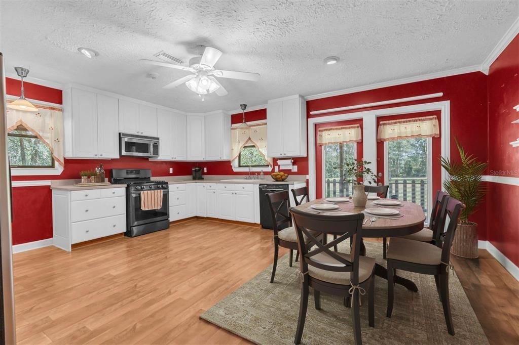 For Sale: $559,000 (3 beds, 2 baths, 1728 Square Feet)