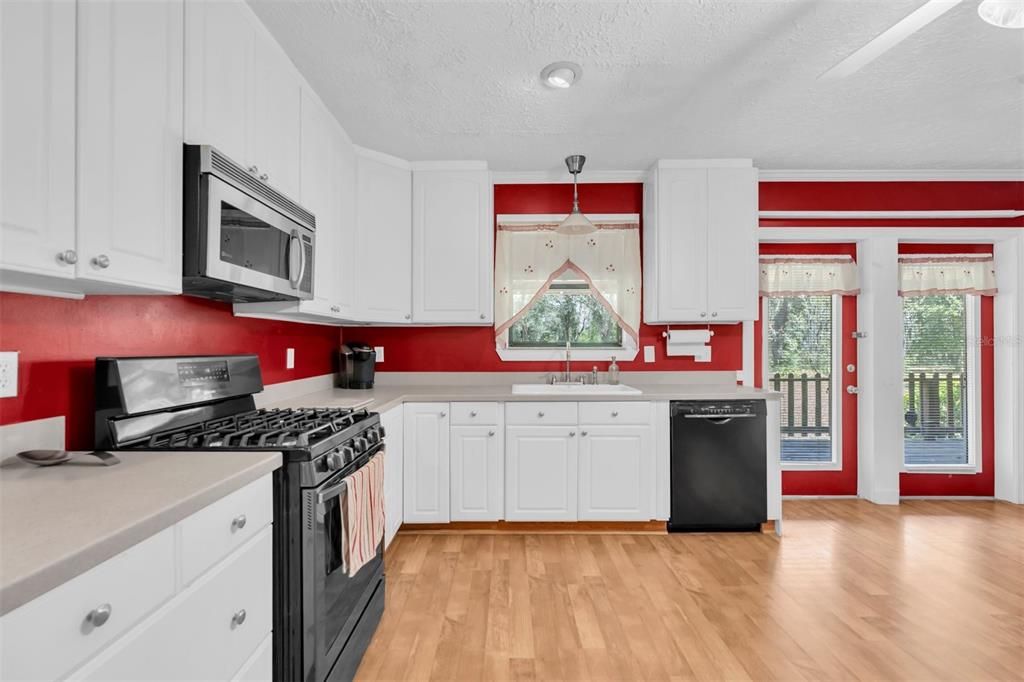 For Sale: $559,000 (3 beds, 2 baths, 1728 Square Feet)