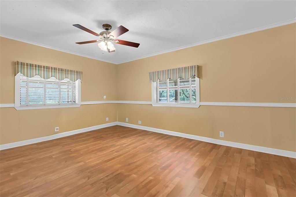For Sale: $559,000 (3 beds, 2 baths, 1728 Square Feet)