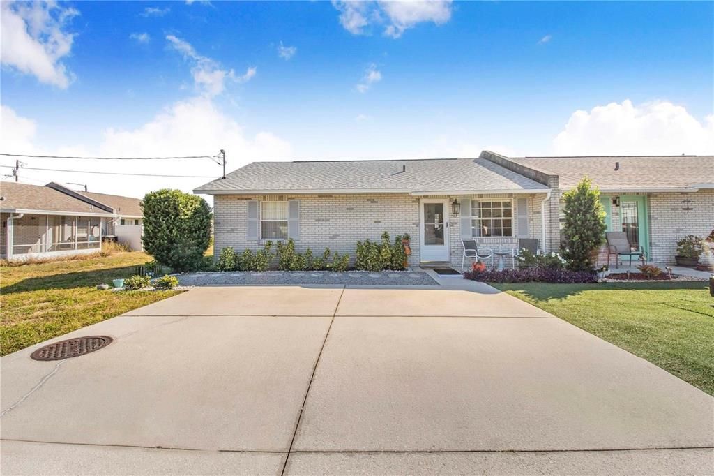For Sale: $149,000 (2 beds, 2 baths, 858 Square Feet)