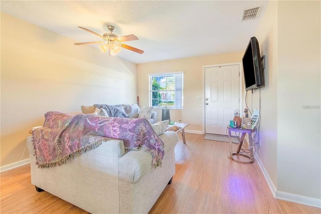 For Sale: $149,000 (2 beds, 2 baths, 858 Square Feet)