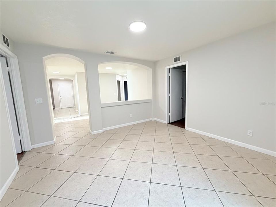 En Venta: $345,000 (4 camas, 2 baños, 1530 Pies cuadrados)
