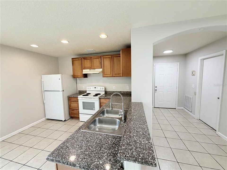 En Venta: $345,000 (4 camas, 2 baños, 1530 Pies cuadrados)