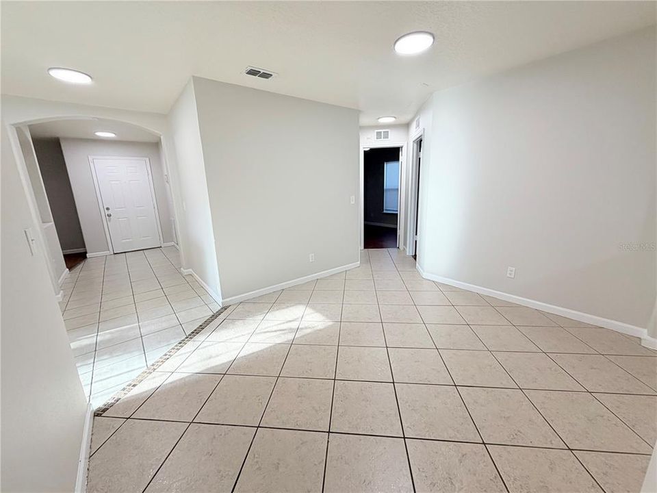 En Venta: $345,000 (4 camas, 2 baños, 1530 Pies cuadrados)