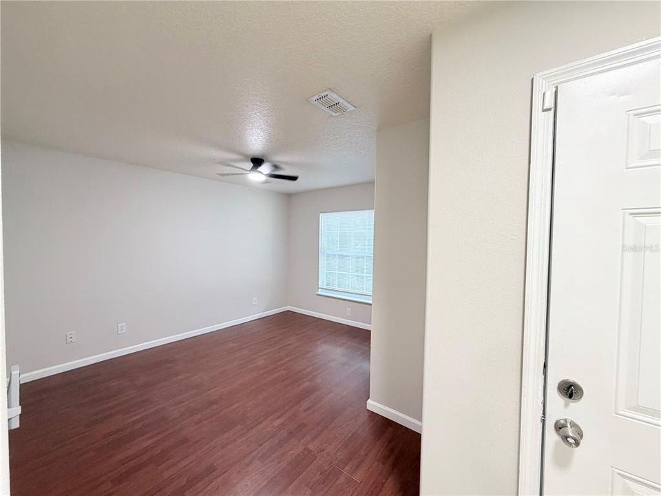 En Venta: $345,000 (4 camas, 2 baños, 1530 Pies cuadrados)