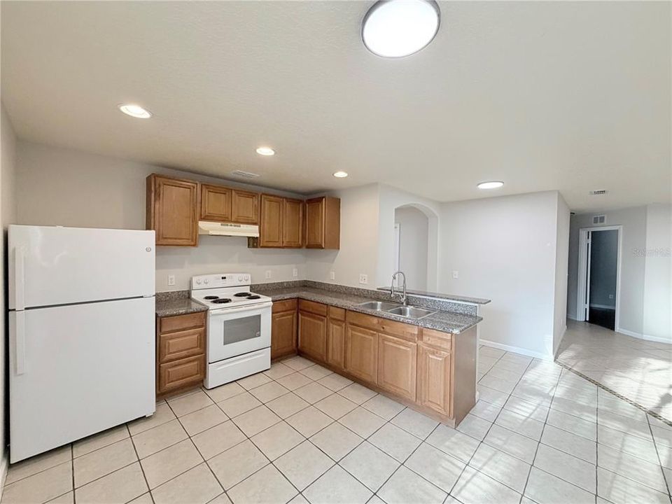 En Venta: $345,000 (4 camas, 2 baños, 1530 Pies cuadrados)