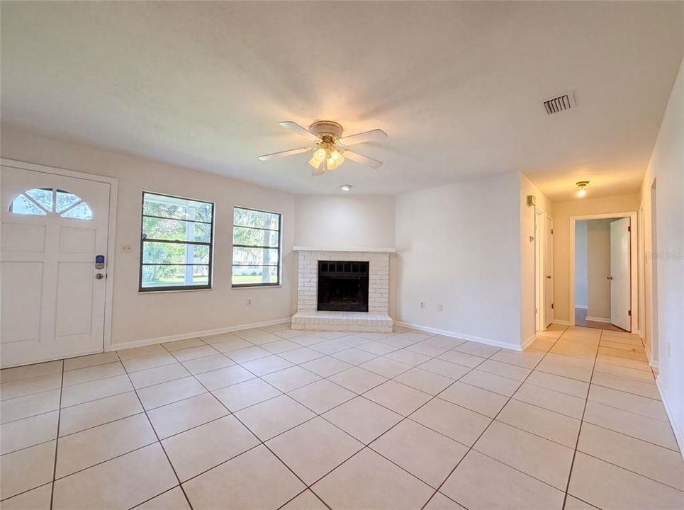 For Sale: $275,000 (3 beds, 2 baths, 1379 Square Feet)