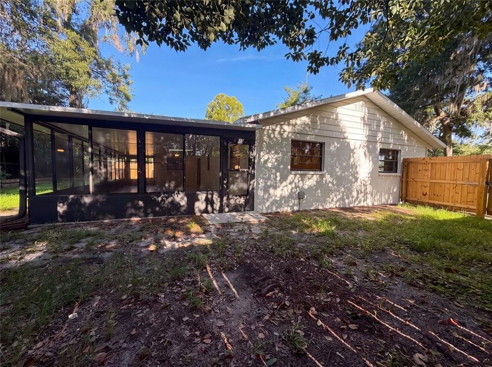 For Sale: $275,000 (3 beds, 2 baths, 1379 Square Feet)