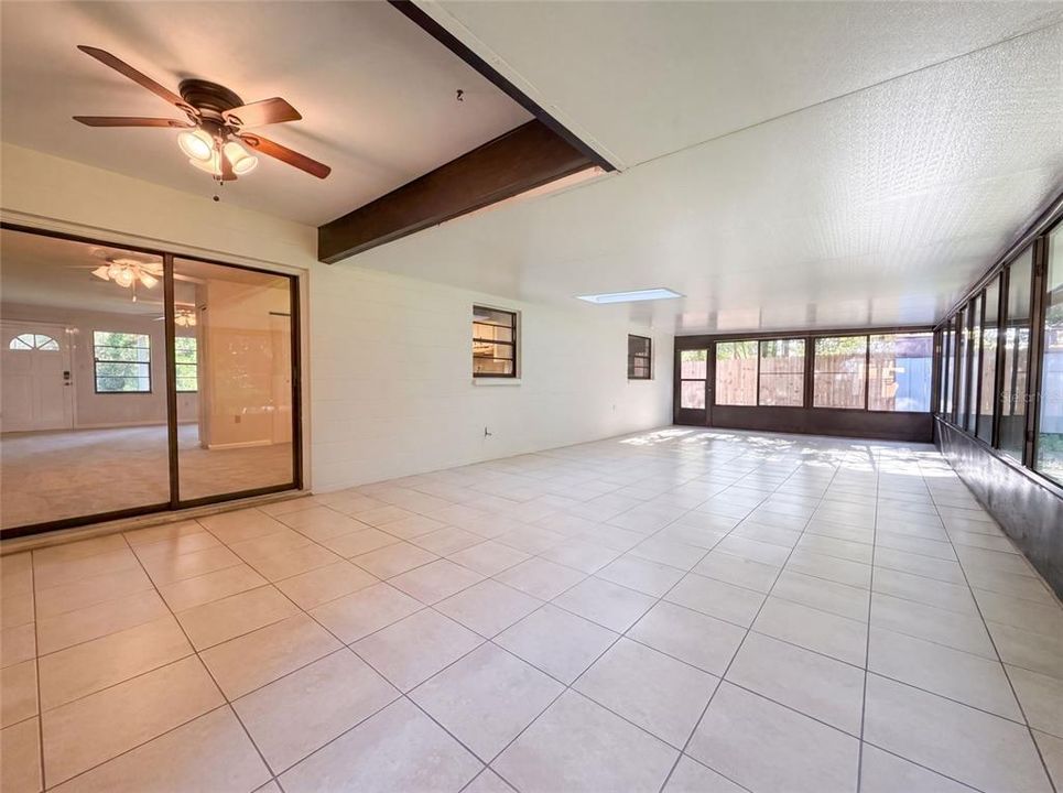 For Sale: $275,000 (3 beds, 2 baths, 1379 Square Feet)