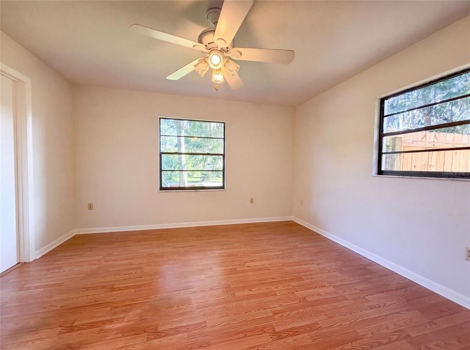 For Sale: $275,000 (3 beds, 2 baths, 1379 Square Feet)