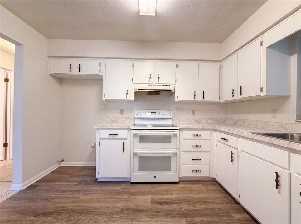 For Sale: $275,000 (3 beds, 2 baths, 1379 Square Feet)